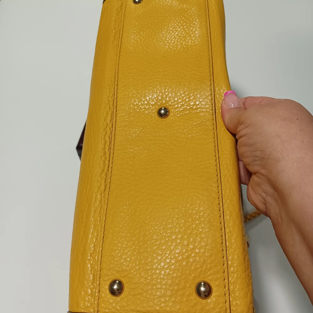 Gucci Bella Medium Tote Bag - Picture 9 of 14